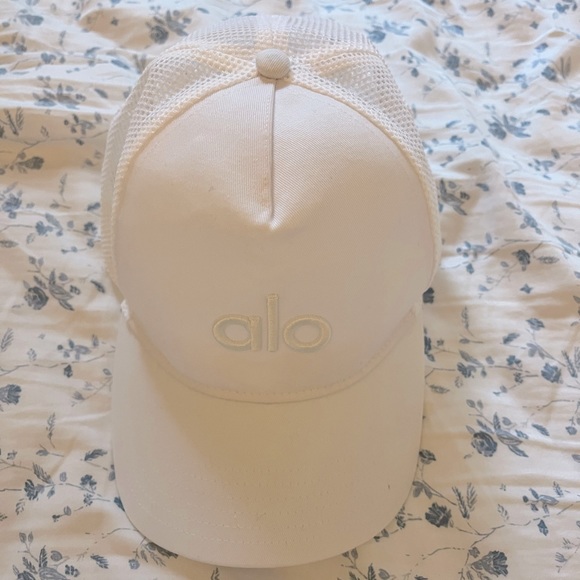 ALO Yoga Accessories - Alo trucker hat